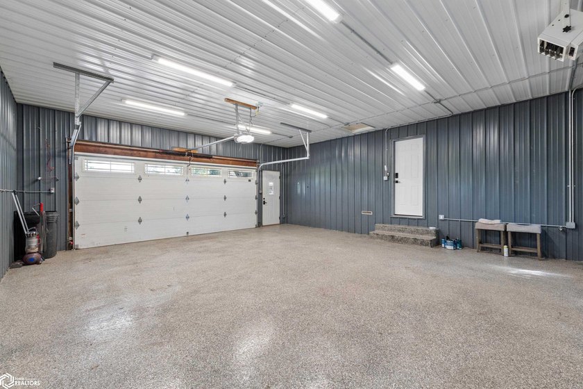 Welcome home to this beautifully updated 4-bedroom, 2-bath ranch - photo 20