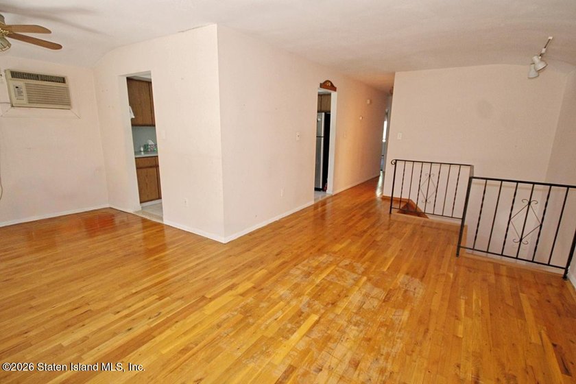 Excellent opportunity to own a 2-family semi-attached home in a - photo 7