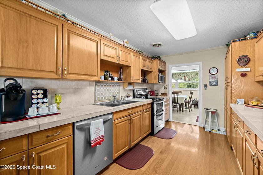 Very unique home with waterfront on 3 sides. Price reduced 400k - photo 45