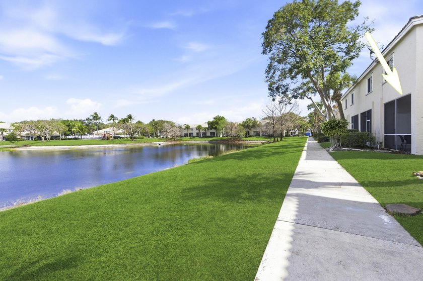 Beautiful two-story corner townhouse offering two bedrooms and - photo 4