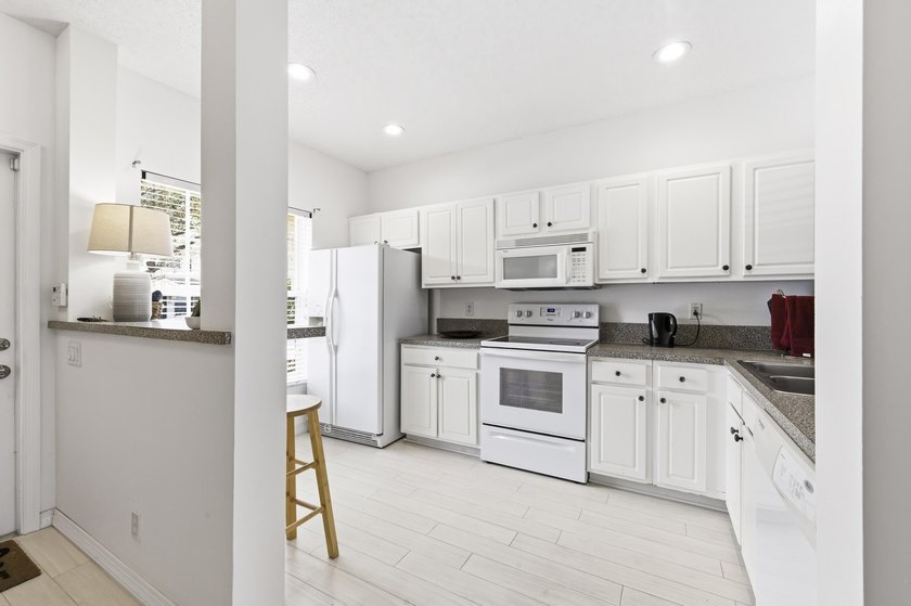 Beautiful two-story corner townhouse offering two bedrooms and - photo 6
