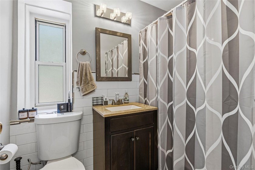 Pet-Friendly Corner Unit with Indoor Garage Parking - Just a - photo 12