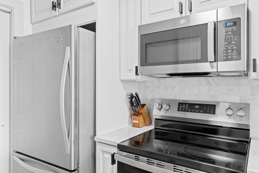 Completely Renovated &amp; Fully Furnished! Ultra- Rare Tops'l - photo 23