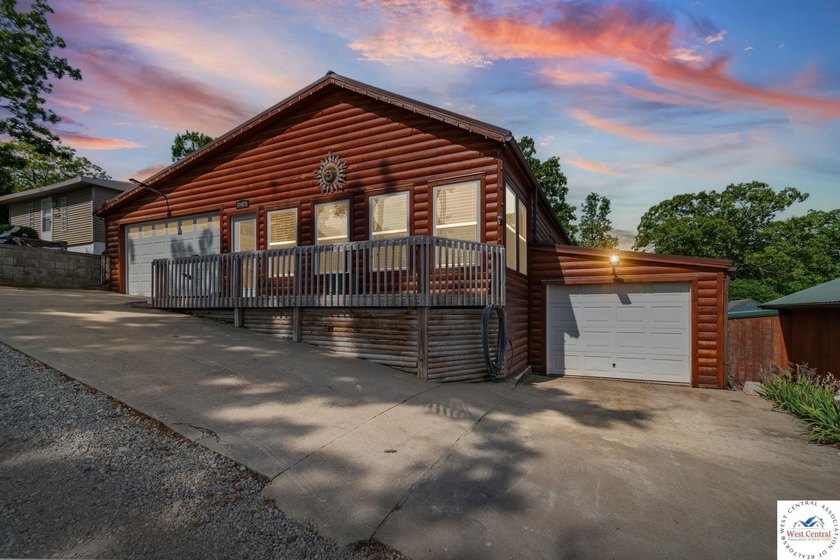 Experience the rustic charm of this log-sided home with stunning - photo 2