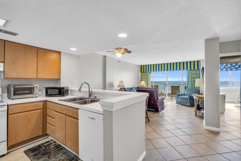 Oceanfront two-bedroom, two-bathroom condo with direct Atlantic - photo 3