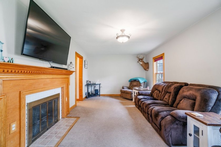 Charming 3-Bedroom, 2.5-Bath Home in Menomonie with Stylish - photo 5