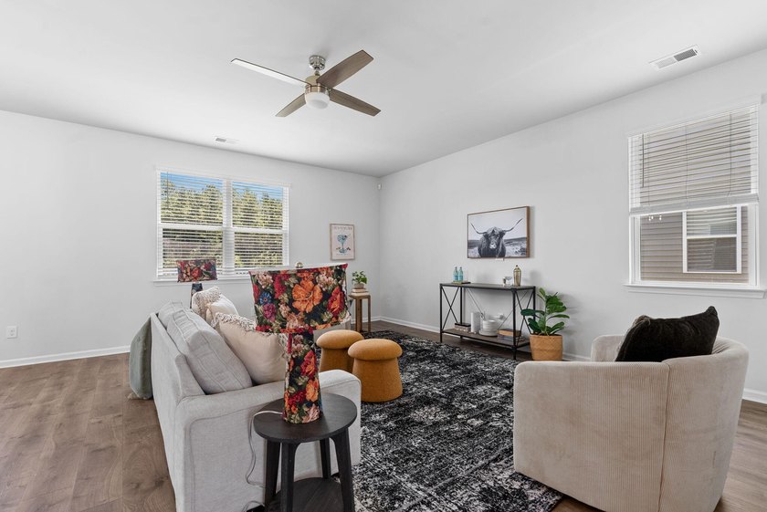 Welcome home to this beautifully maintained property offering - photo 11