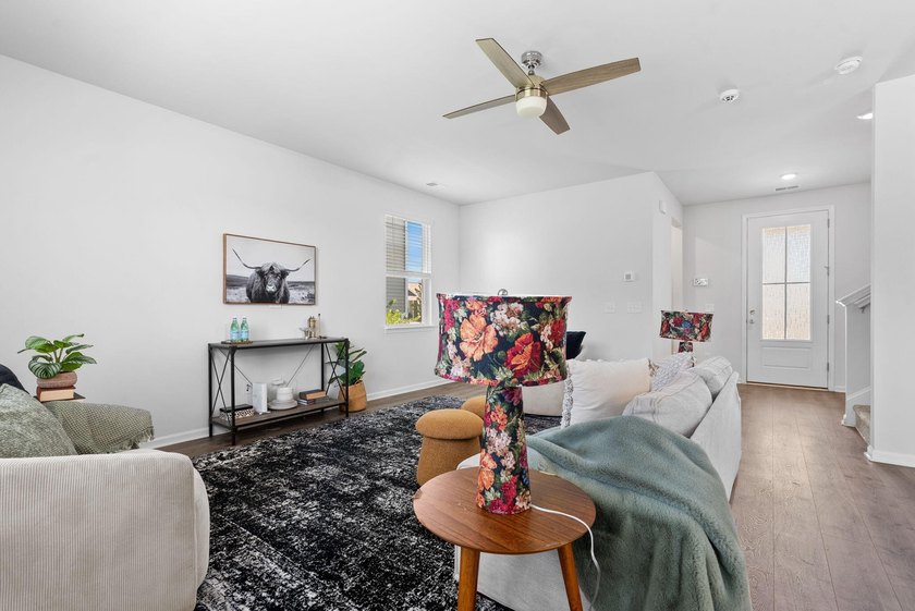Welcome home to this beautifully maintained property offering - photo 12