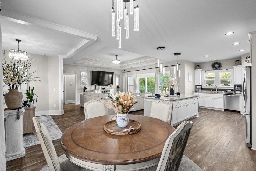 Incredible opportunity to purchase this waterfront 3 bedroom, 2 - photo 14