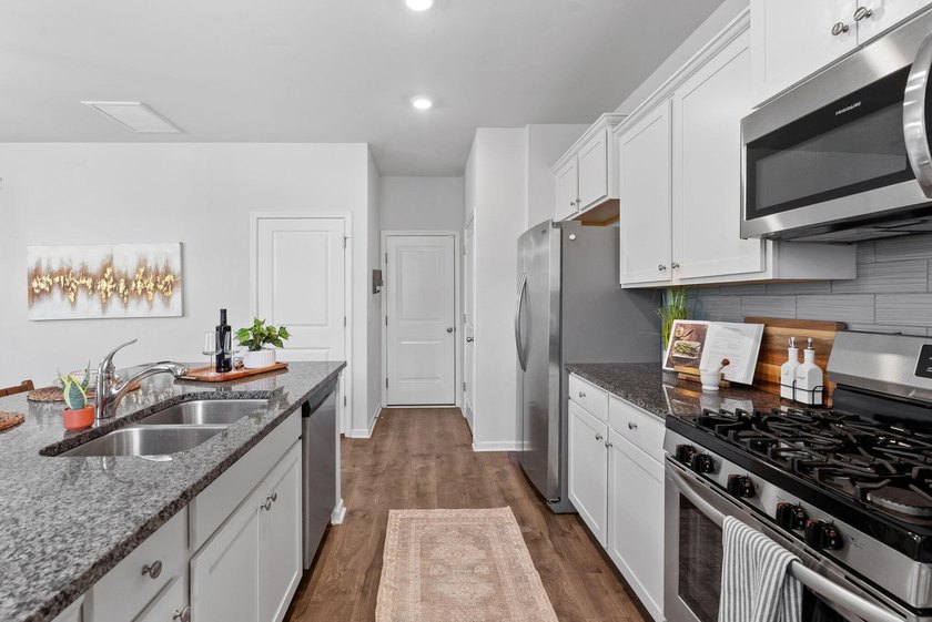 Welcome home to this beautifully maintained property offering - photo 16
