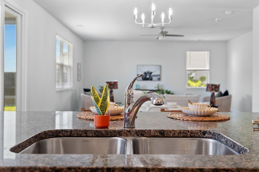 Welcome home to this beautifully maintained property offering - photo 18