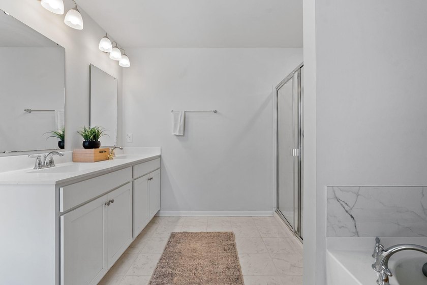 Welcome home to this beautifully maintained property offering - photo 22