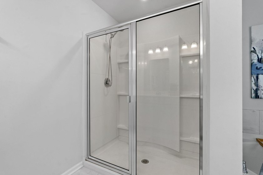Welcome home to this beautifully maintained property offering - photo 23