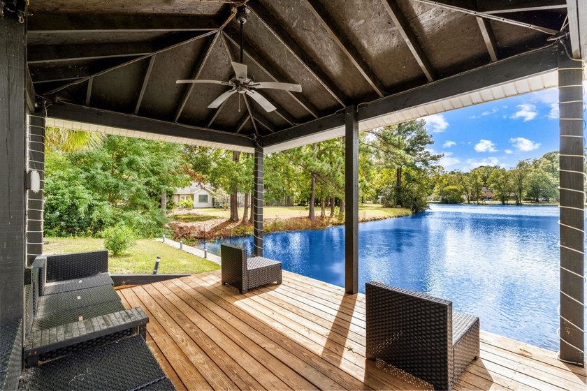 Incredible opportunity to purchase this waterfront 3 bedroom, 2 - photo 26