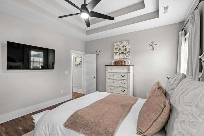 Incredible opportunity to purchase this waterfront 3 bedroom, 2 - photo 29