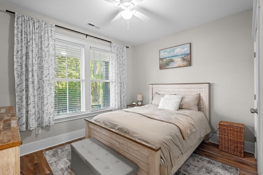 Incredible opportunity to purchase this waterfront 3 bedroom, 2 - photo 31