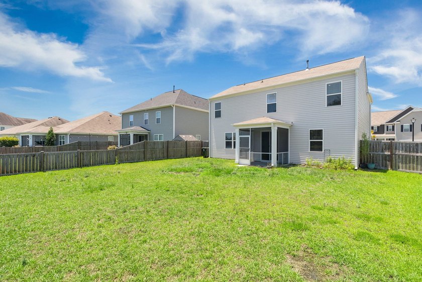 Welcome home to this beautifully maintained property offering - photo 34