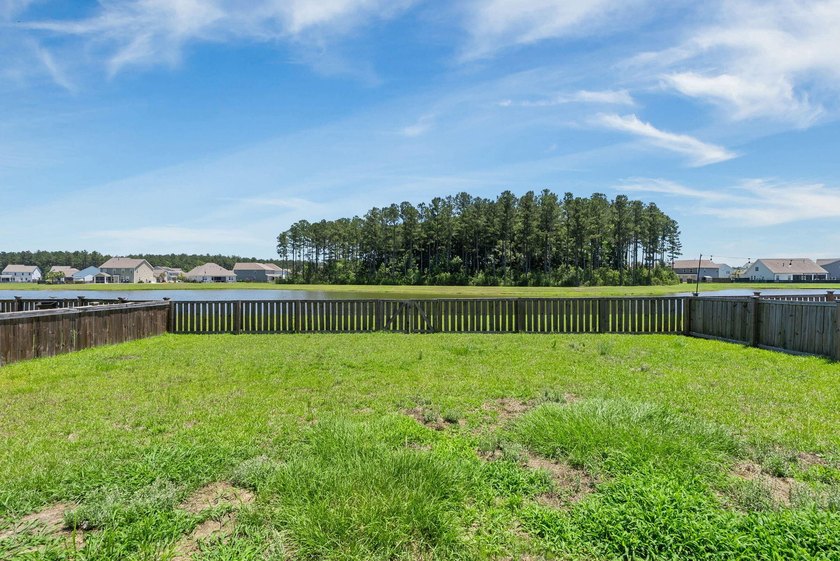 Welcome home to this beautifully maintained property offering - photo 35