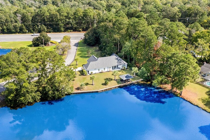 Incredible opportunity to purchase this waterfront 3 bedroom, 2 - photo 37