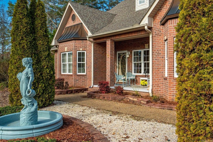 Super clean and pet-free, this like-new home is located in the - photo 3