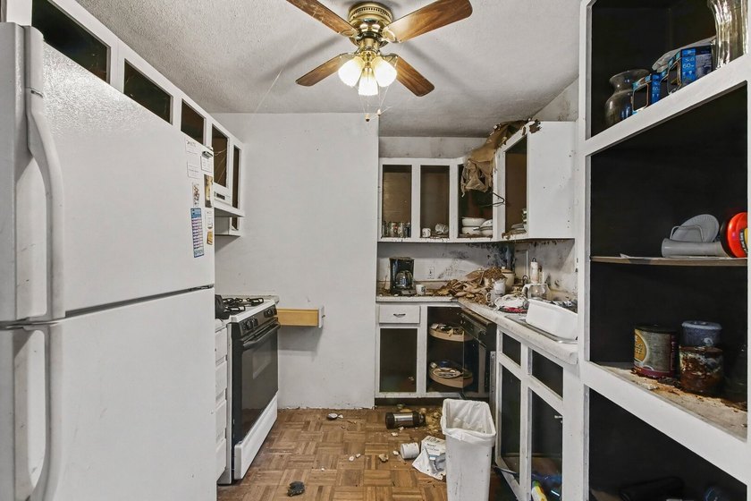 Opportunity awaits with this 2-bedroom, 1-bath home in Round - photo 6
