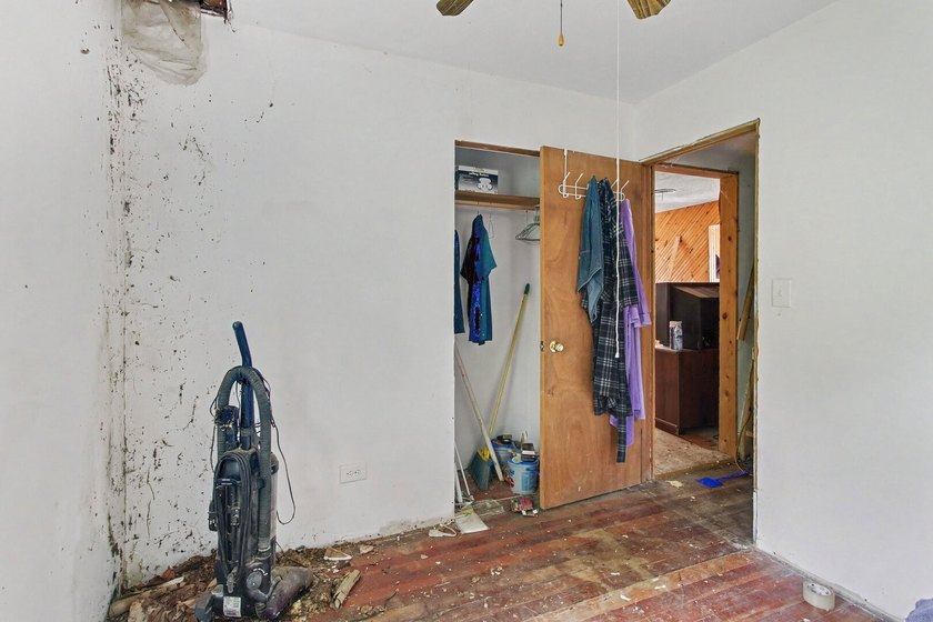 Opportunity awaits with this 2-bedroom, 1-bath home in Round - photo 8