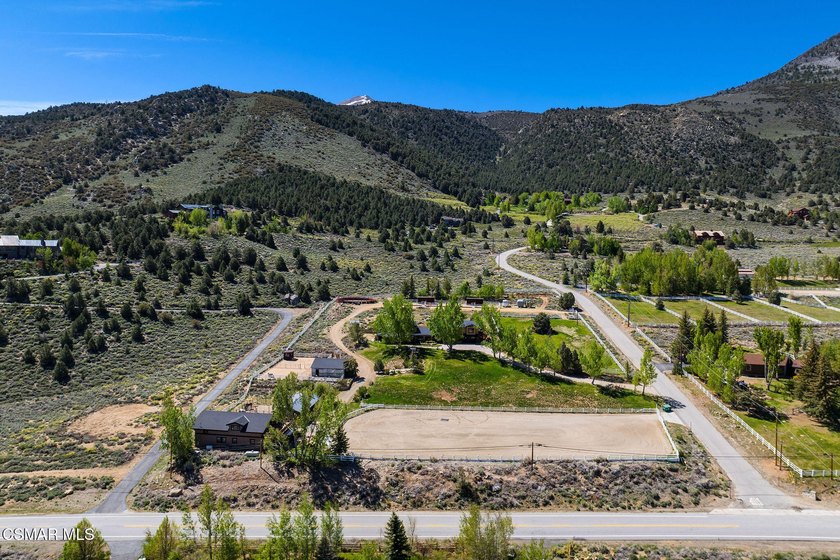 An Extraordinary Mountain Ranch In The Heart Of The Eastern - photo 5