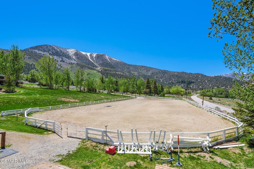 An Extraordinary Mountain Ranch In The Heart Of The Eastern - photo 8