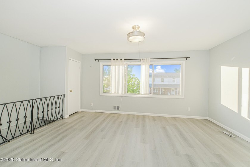 This beautifully updated 20' extra-wide semi offers a - photo 8