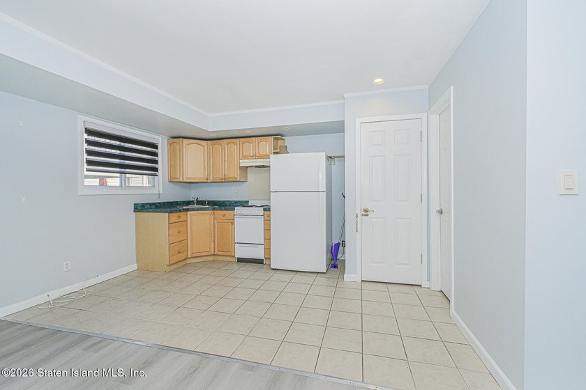 This beautifully updated 20' extra-wide semi offers a - photo 10