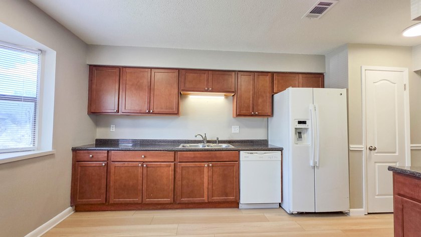 Freshly updated townhome, WITH A BRAND NEW ROOF in 2026. This - photo 2