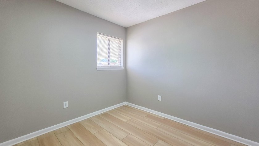 Freshly updated townhome, WITH A BRAND NEW ROOF in 2026. This - photo 10