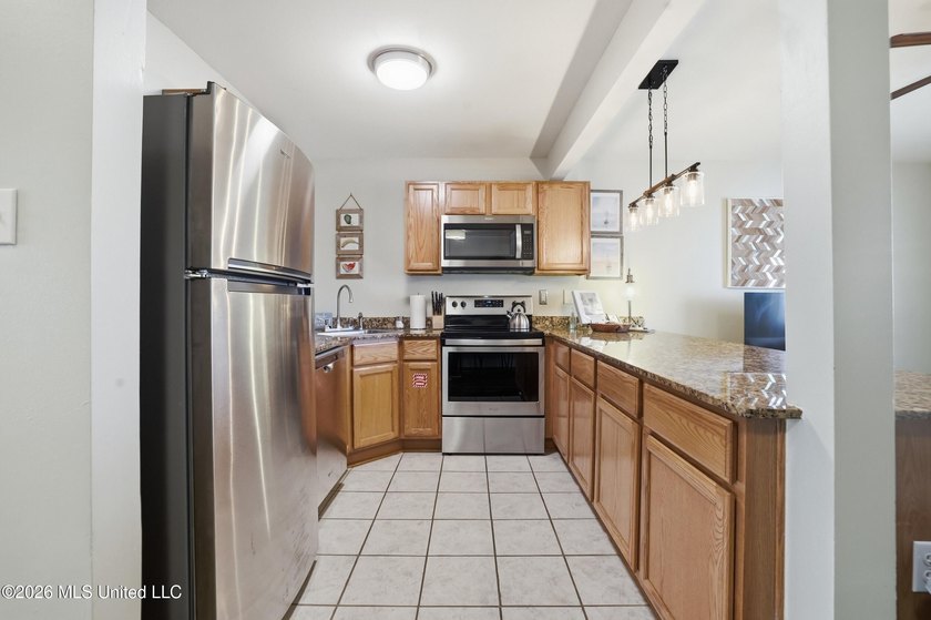 Turnkey Beachside Condo - fully furnished, active established - photo 11
