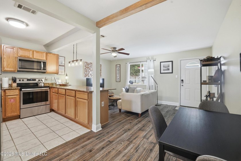 Turnkey Beachside Condo - fully furnished, active established - photo 12