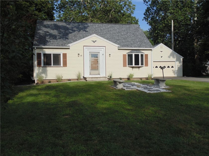 Move right into this well-maintained 4-bedroom Cape Cod in the - photo 13