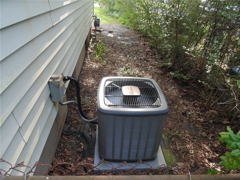 Move right into this well-maintained 4-bedroom Cape Cod in the - photo 17