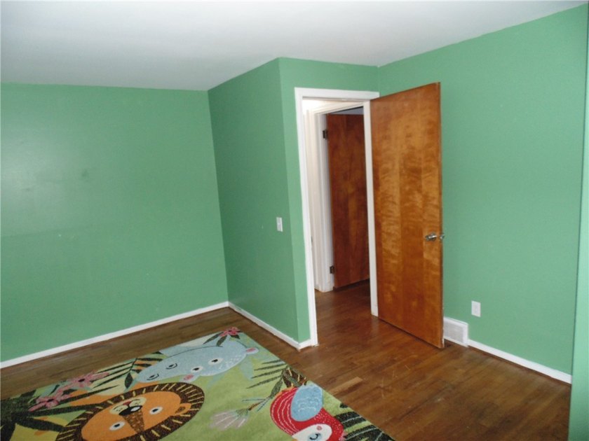 Move right into this well-maintained 4-bedroom Cape Cod in the - photo 20