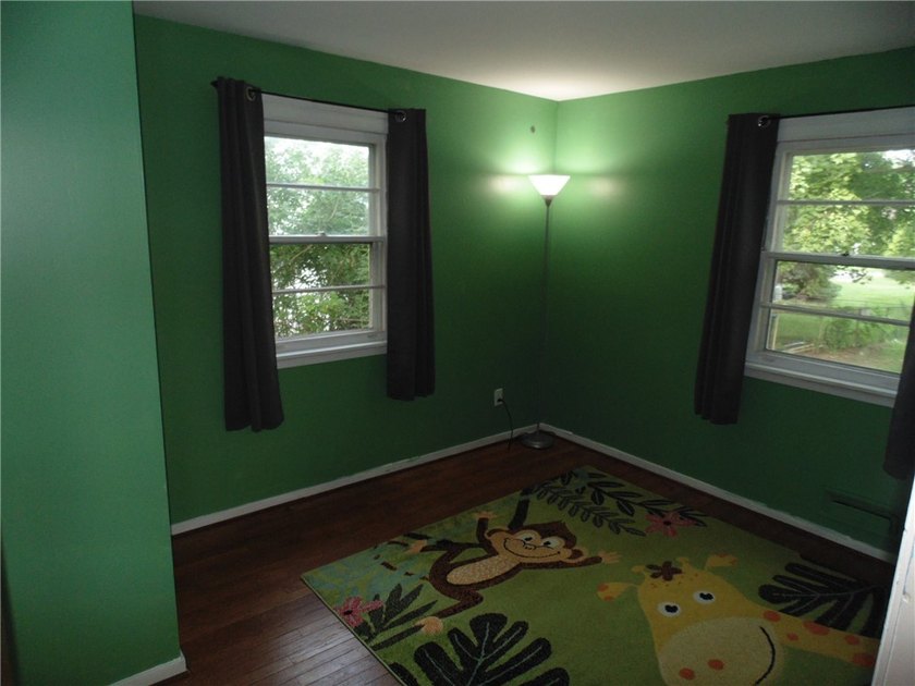 Move right into this well-maintained 4-bedroom Cape Cod in the - photo 21