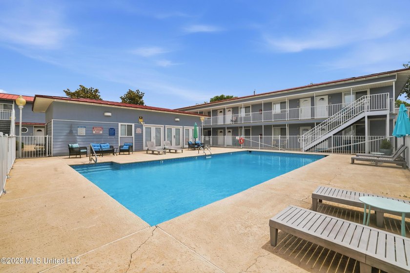 Turnkey Beachside Condo - fully furnished, active established - photo 24