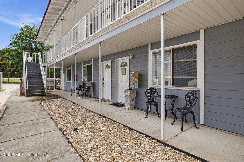 Turnkey Beachside Condo - fully furnished, active established - photo 25