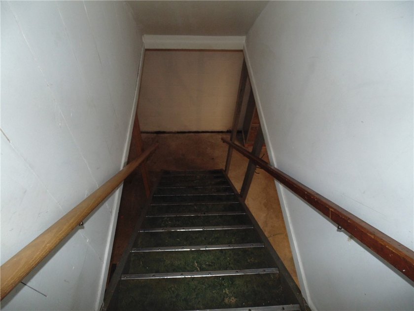 Move right into this well-maintained 4-bedroom Cape Cod in the - photo 27