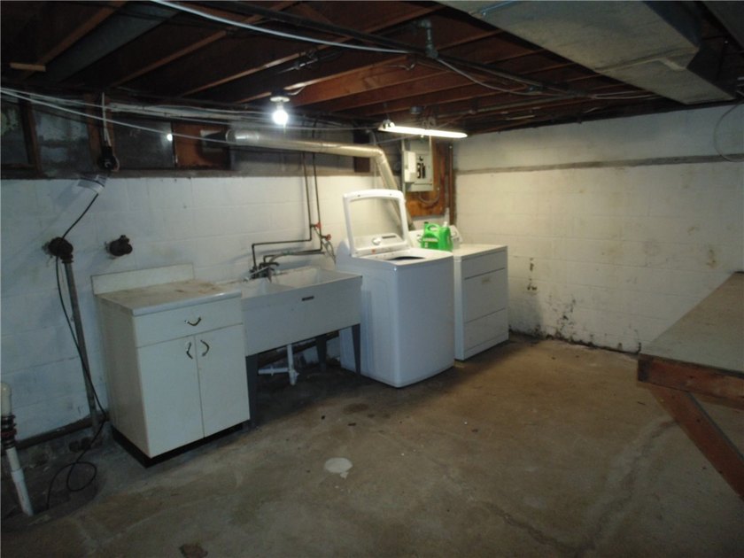 Move right into this well-maintained 4-bedroom Cape Cod in the - photo 28
