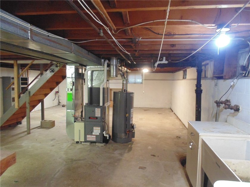 Move right into this well-maintained 4-bedroom Cape Cod in the - photo 31