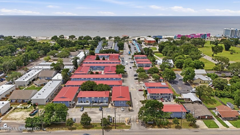 Turnkey Beachside Condo - fully furnished, active established - photo 33