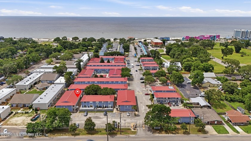 Turnkey Beachside Condo - fully furnished, active established - photo 34