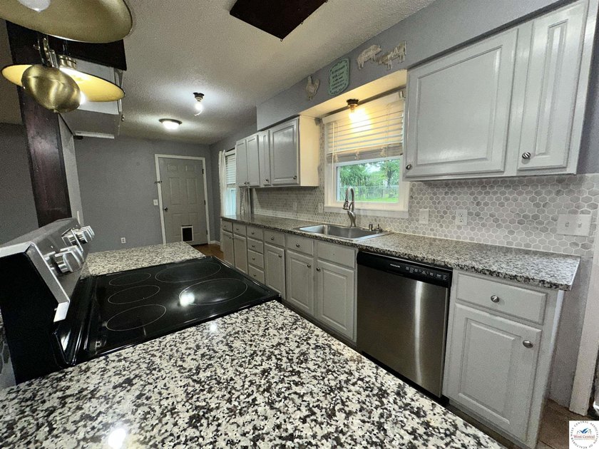 4-bed, 2-bath home in Warsaw featuring an open floor plan - photo 7