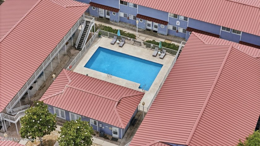 Turnkey Beachside Condo - fully furnished, active established - photo 38