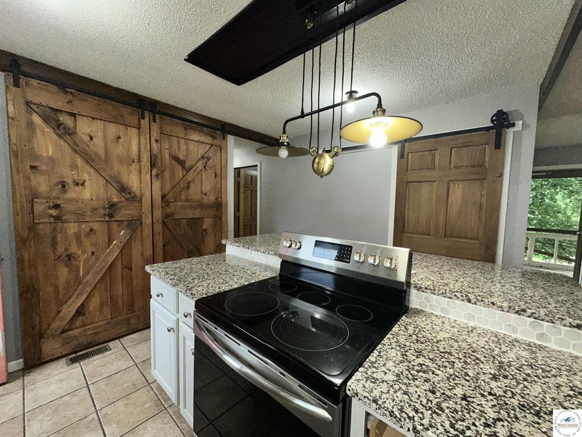 4-bed, 2-bath home in Warsaw featuring an open floor plan - photo 8