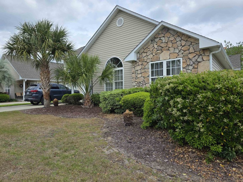 Discover this beautifully updated 3-bedroom, 3-bath - photo 3