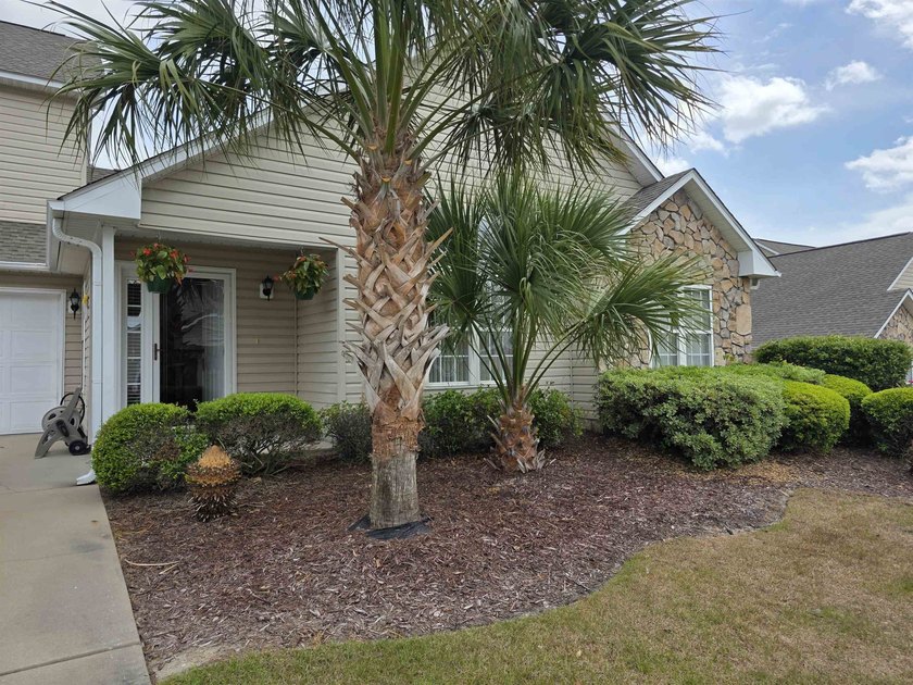 Discover this beautifully updated 3-bedroom, 3-bath - photo 4